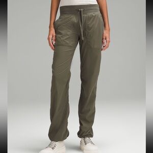 Dance Studio Mid-Rise Pant
*Regular
Army Green
Size 8